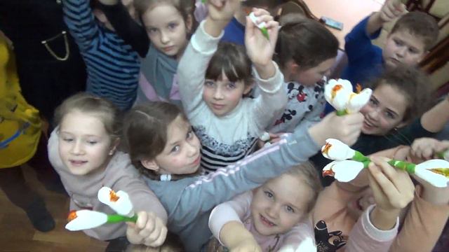 Бібліотека №13 м.Києва. "Моїй матусі - всі квіти весняні"