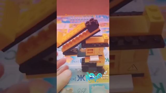 Собираем машинки из Лего.