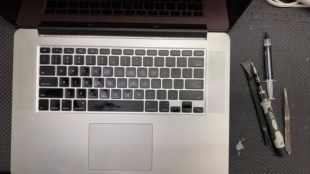 MacBook Pro 2015 15 A1398/A1618 バッテリー交換修理