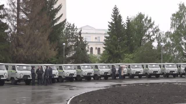 Виталий Хоценко вручил районным больницам ключи от 37 новых автомобилей