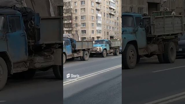 Старые грузовички на дороге #Shorts #грузовик #газ #самосвалы #зил
