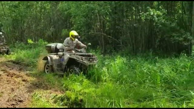 Покатушки по лесным лужам!