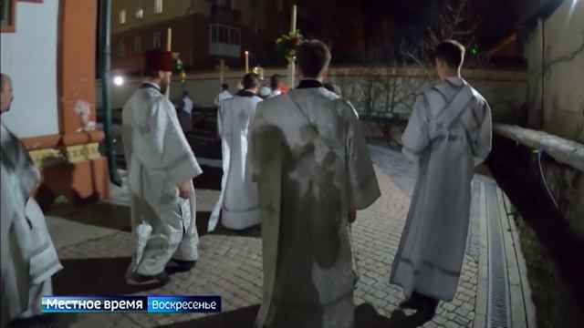 В Пасхальную ночь в иркутских храмах собрались сотни верующих