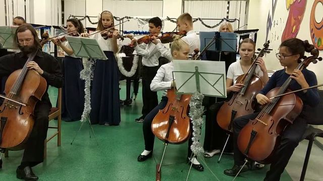 Концерт струнного отделения ДШИ г. Московский 28.12.2018