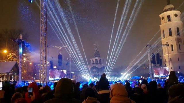 ВЛОГМАС: РОЖДЕСТВЕНСКИЙ ВИЛЬНЮС, ЕЛОЧНАЯ ИГРУШКА СВОМИ РУКАМИ, БОЛТАЛКА, МАГАЗИНЫ В ЛИТВЕ