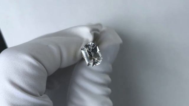 Фенакит природный 16 карат .