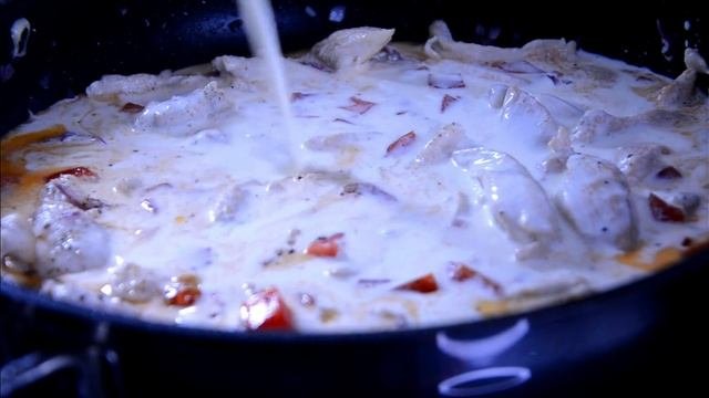 Куриная грудка в сливочном соусе 4K..... Chicken breast in a cream sauce 4K .....