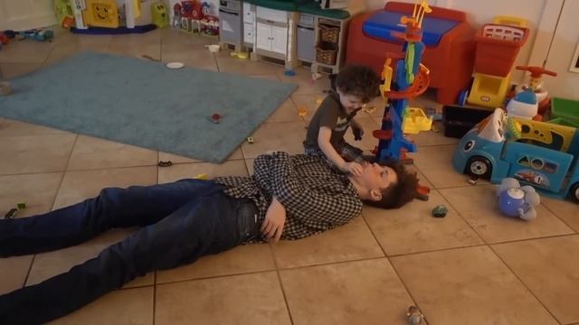 EARLY AUTISM SIGNS IN BABIES (actual footage)