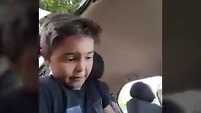 Cheguei de viagem , mostrando o meu irmão