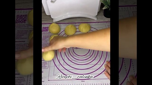 Сосиски в тесте ?.mp4