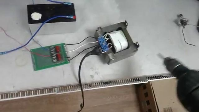 Мощный инвертор 12 220в  400Вт