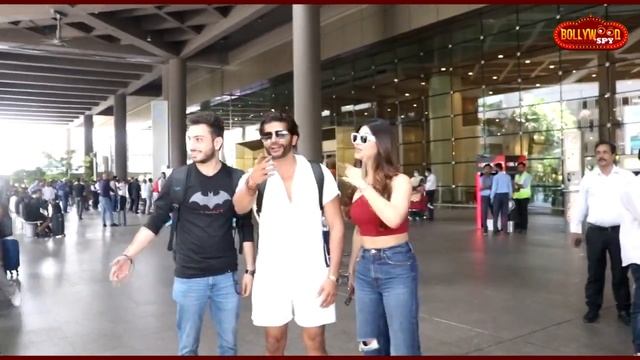Isharon Me Ho Rahi Hai Akanksha Puri Aur Karanvir Ki Baatein, Watch Video