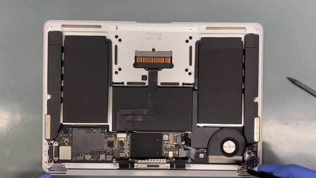 MacBook Air (Retina, 13-inch, 2018) Display Replacement