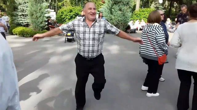 Пусть плачут те,кому мы не достались!!! Танцы в парке Горького!!! Харьков 2021
