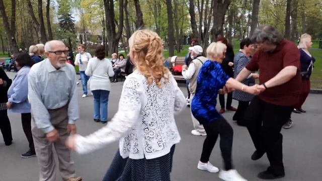 Ай,яй,яй,девченка!!!Танцы в саду Шевченко,Харьков.