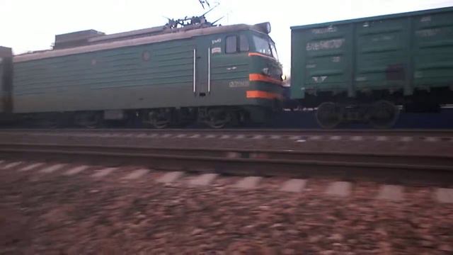 Электровозы ВЛ10У-385 и ВЛ10У-1030 с грузовым поездом