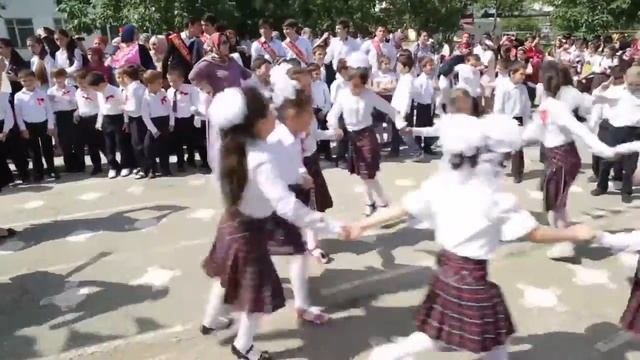 Дагестан. СОШ 8. Праздник Последнего звонка в Кизилюрте 24 мая 2014 года