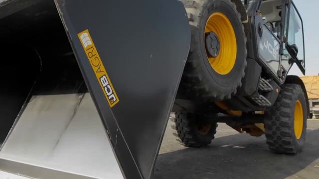 Видеоотзыв о погрузчике JCB в ООО "Агрофирма "Рубеж" в Саратовской области.