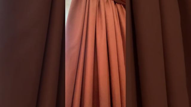 Светло-рубиновые шторы в спальню