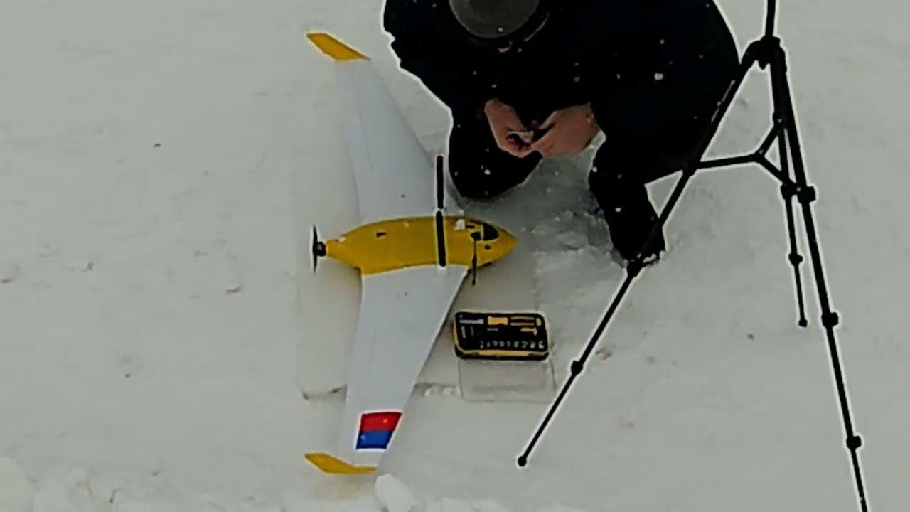 Съёмка самолета Адель-12 с квадрокоптера Аква-12