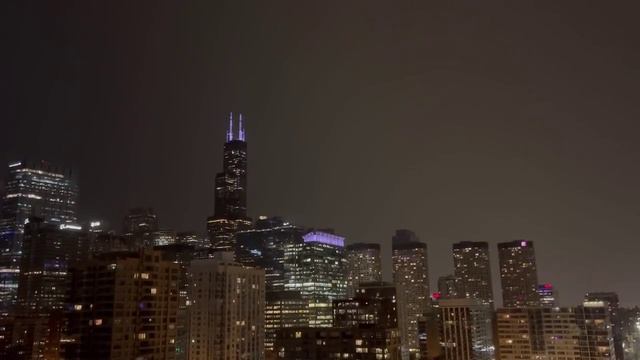 Удар молнии в небоскрёб ( Чикаго, США, 29.07.2023)