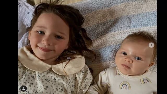 Милла Йовович опубликовала трогательный снимок своих дочерей