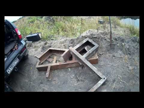 Освобождаю швеллер от бетона