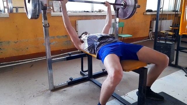 Как пожать СОТКУ? Путь с 0 до 100кг! Придавило штангой...