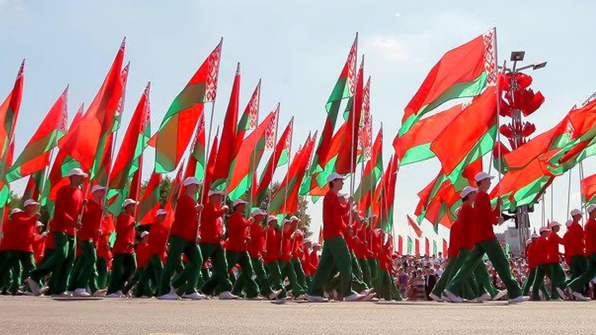 Как Беларусь научилась не замечать давление Запада? В Минске прошел патриотический форум