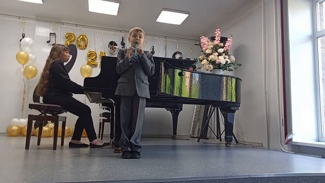 Песенка "Ходит зайка по саду"