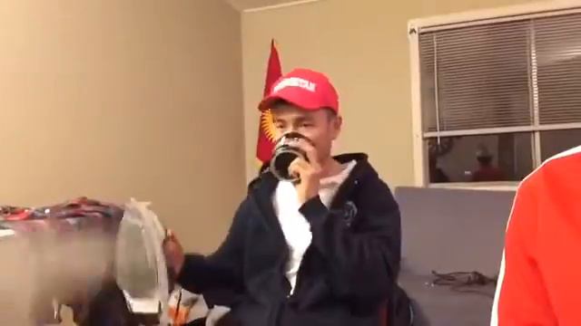 Кыргызы в Америке веселые такие.Поставь палец вверхх,подпишись