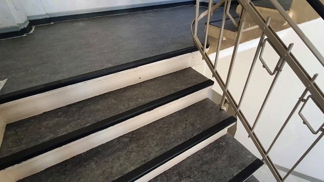 Treppenhaus verlegen ? in einem ehemaligen Fabrikgebäude in Berlin Prenzlauer Berg.