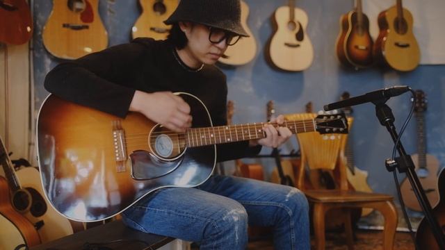 Gibson  J-45  SJ-200  Comparison  Gibson Guitar