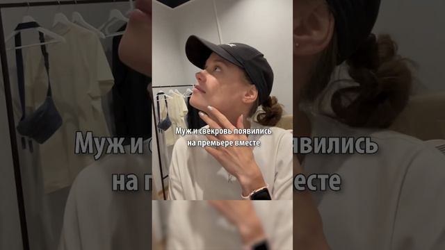 «А он везде с мамой:»: Гарика Харламова высмеяли за светский выход с женой и матерью