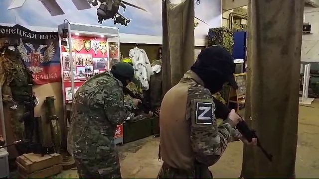 Из за препятствия справа