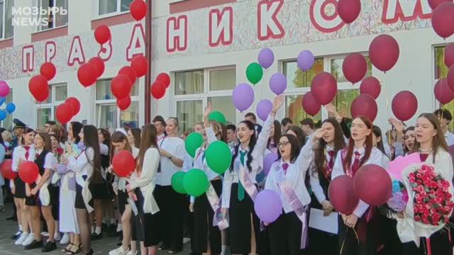 В школах Мозыря прошли торжественные линейки