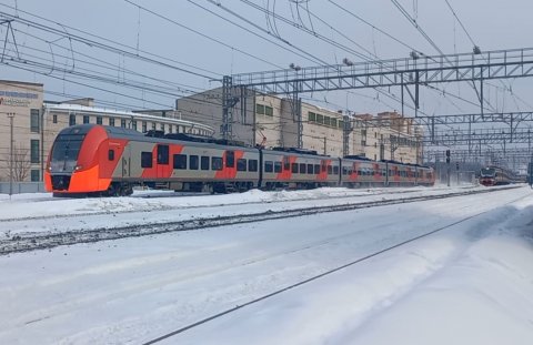 Ласточка и  ЭП 2 ДМ МЦД-4 по станции Железнодорожная