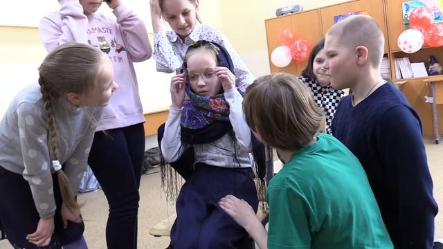 Открытый урок по предмету "Театр" .Эскиз к спектаклю"Папа,мама,8 детей и грузовик"