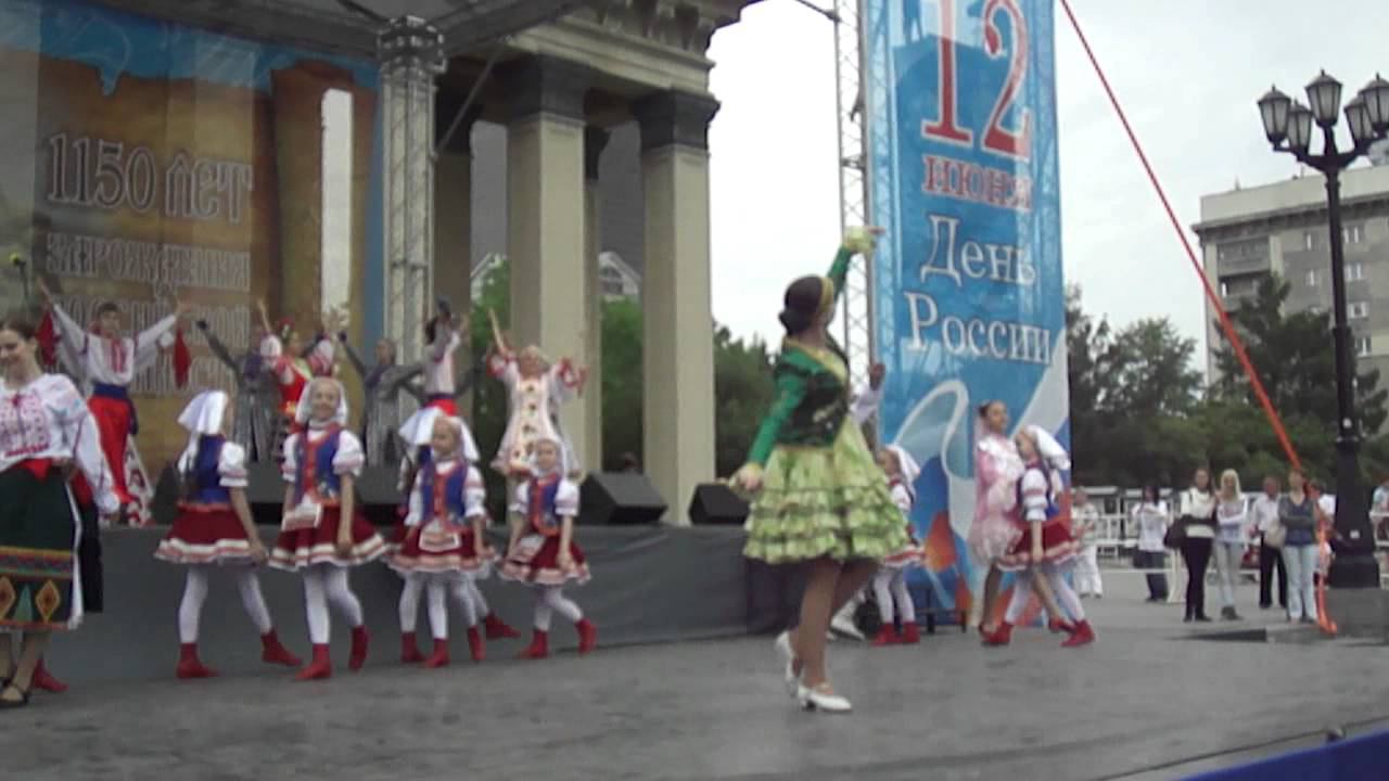Выступление Маши 12.06.2012 площадь Ленина