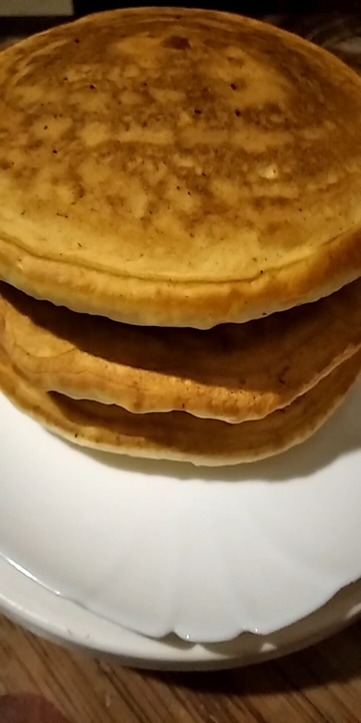 Очень вкусные пышные блины на сыворотке.Просто ,но вкусно.