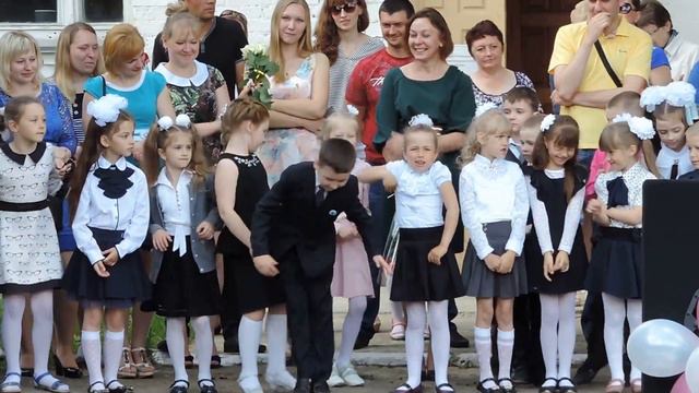 Песня выпускников и супер-танец первоклассника!