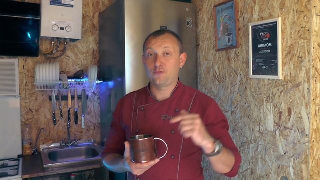 Окрошка на сметане из перепелиных яиц и мяса, красивая подача летнего супа