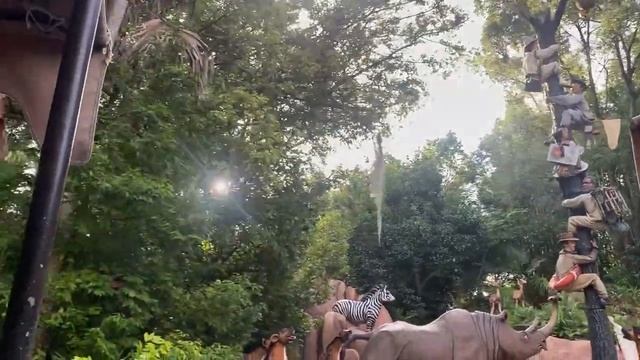 Christmas Is Here At Magic Kingdom! | Holiday Decorations, Jingle Cruise & More