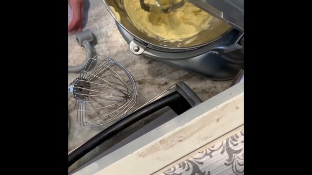 Baking a flower shaped pound cake