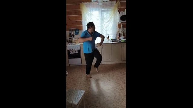 танцуют все!
