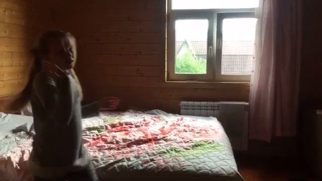 Кувырок на кровати