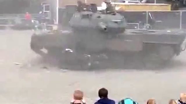 ТАНК ПРОТИВ ЛЕГКОВУШКИ