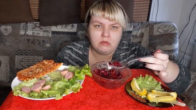 Мукбанг винегрет, сосиски, пиццета с грибами и курицей,перец,вода/сходила в гости,как стать шикарно