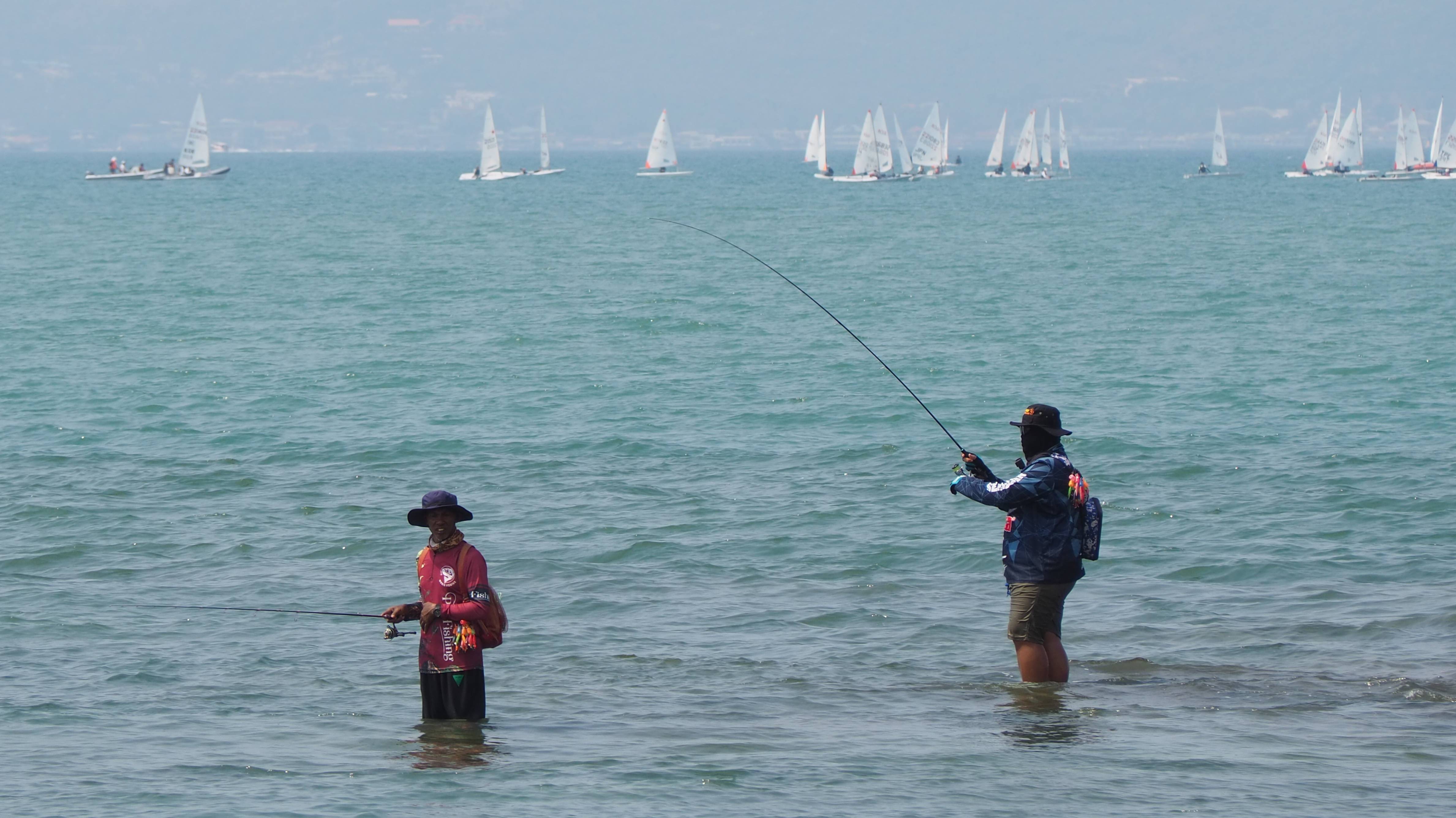 Тайская рыбалка на Yinyom Beach, Pattaya