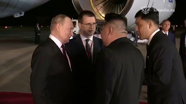 Ким Чен Ын лично встретил В.В.Путина в аэропорту Пхеньяна 18 июня 2024 года